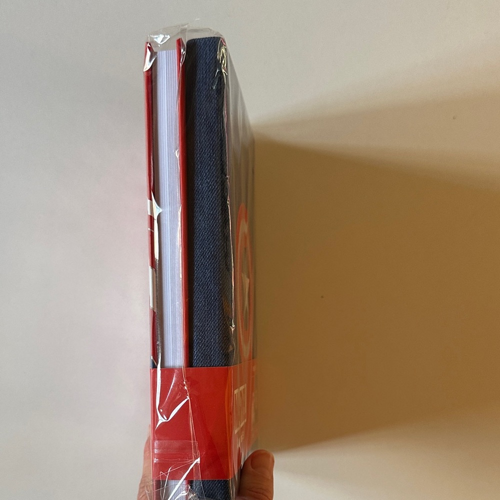 Marvel Captain America Shield Journal Set - Blue and Red - Picture 5 of 7